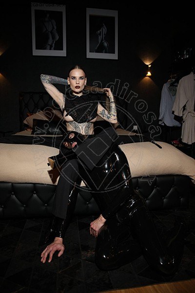 Foto Lady Violet  Mistress 3444376394